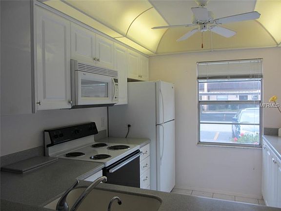 3rd image of 13817 Mission Oaks Blvd