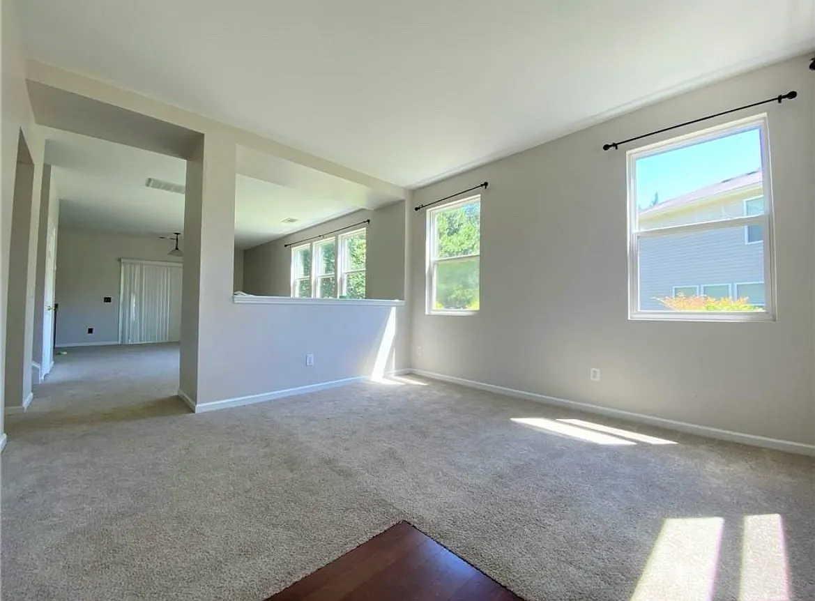 3 bed, 2.5 bath, 1753 sqft, $1,925 — Photo 2