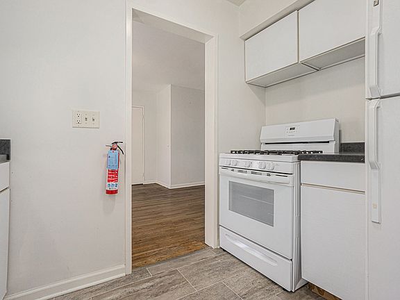 2nd image of 2002 S Westnedge Ave #2006