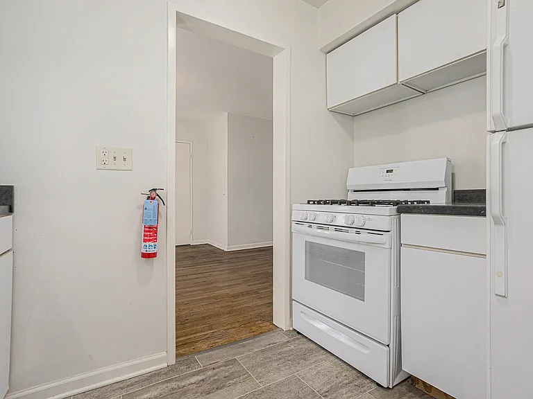 Westnedge Hills Apts — Photo 36