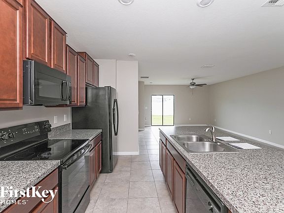 5th image of 14816 Crescent Rock Dr