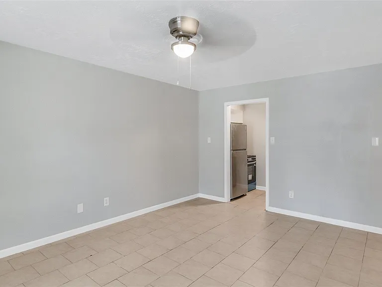 122 E Crosstimbers St #106 — Photo 6