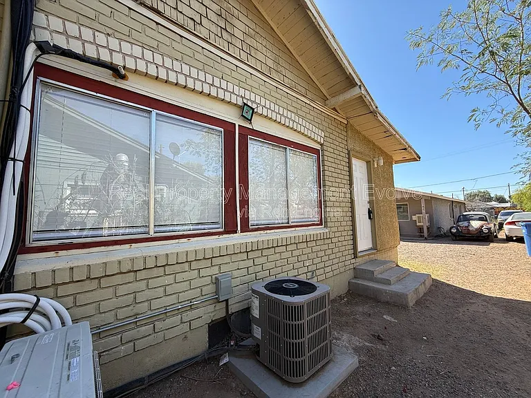 1437 E Polk St #2 — Photo 11