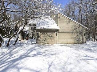 14 Timberglade Rd, Bloomington, MN 55437