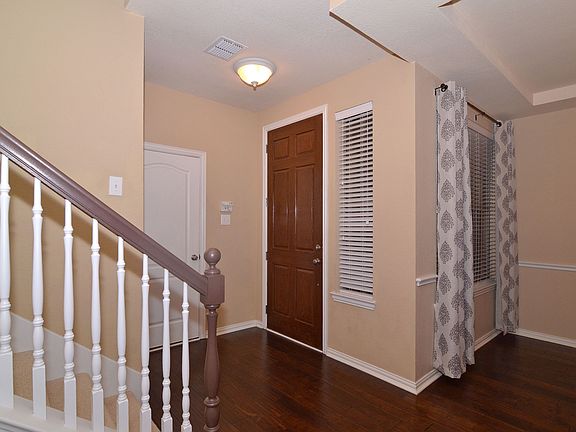 04FOYER.JPG