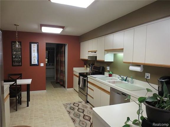 2nd image of 4 Cornell Ct #26