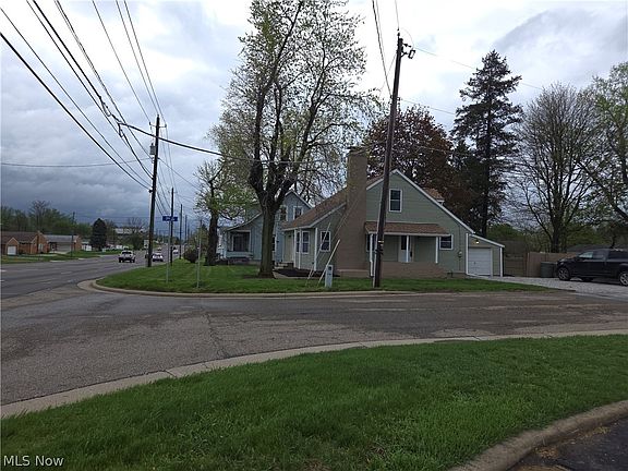 2nd image of 700 Whipple Ave NW