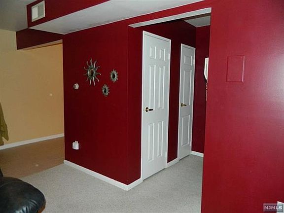 5th image of 221 Ringwood Ave APT A-4
