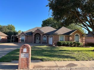 706 Queens Dr, Waxahachie, TX 75165
