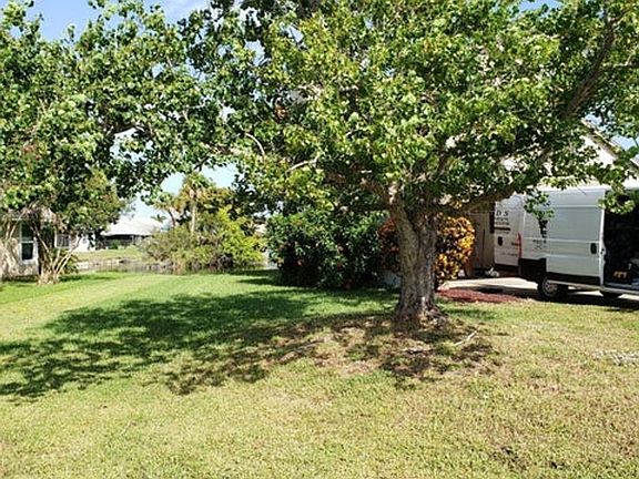 3rd image of 2575 Palm Lake Dr
