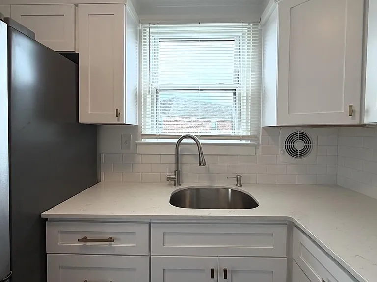 3628 Genesee Dr — Photo 6