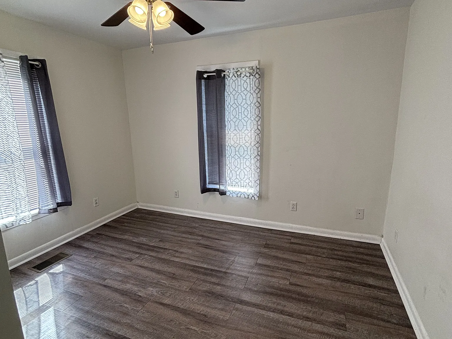 2 bed, 1300 sqft, $750 — Photo 1