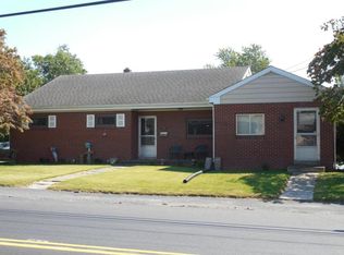 204 E Main St, Leola, PA 17540