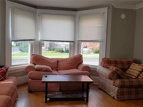 3rd image of 52 Maple Ave