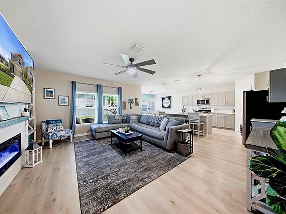 4th image of 12953 Camarillo Pl