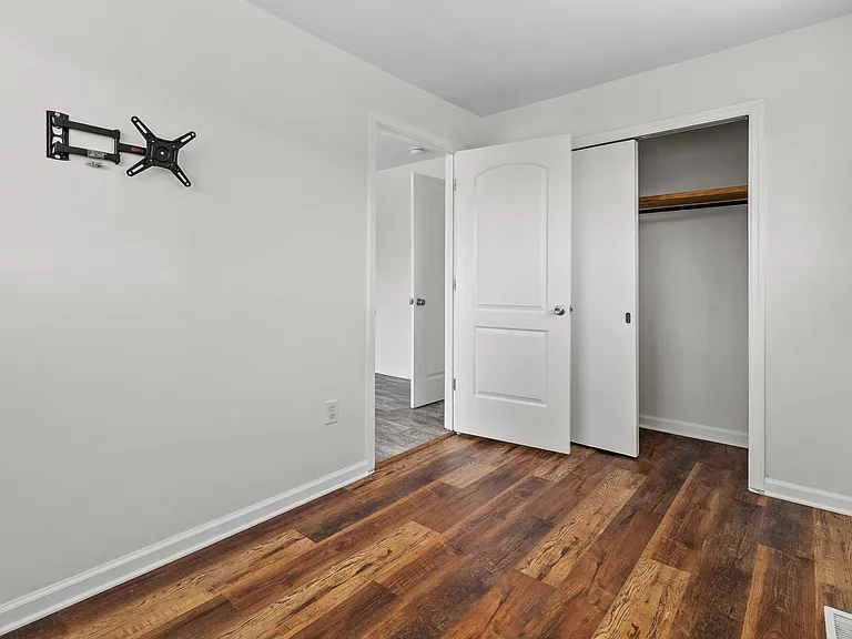 969 Henderson Ave — Photo 38