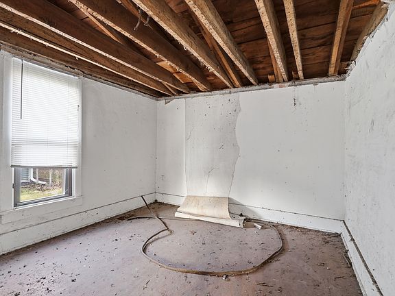 5th image of 208 N Main St