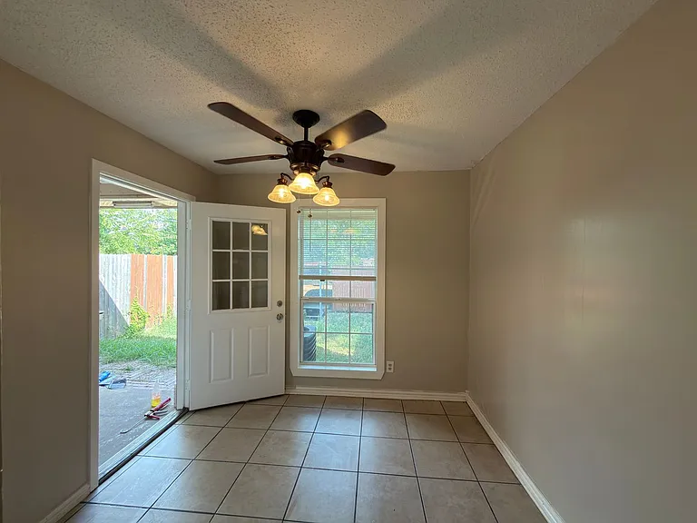 358 Valley Park Dr — Photo 3