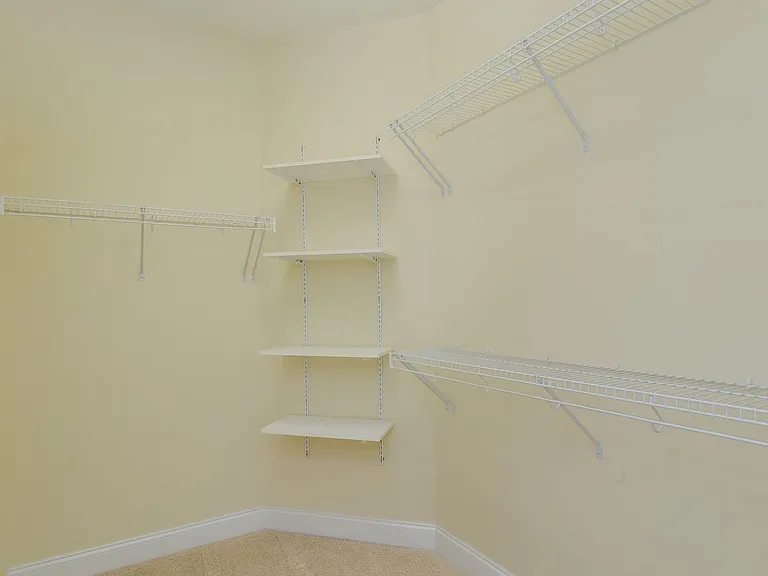 204 Hilliard Ct — Photo 15