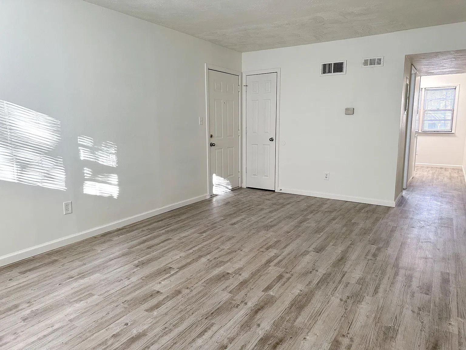 2 bed, 886 sqft, $1,100 — Photo 4