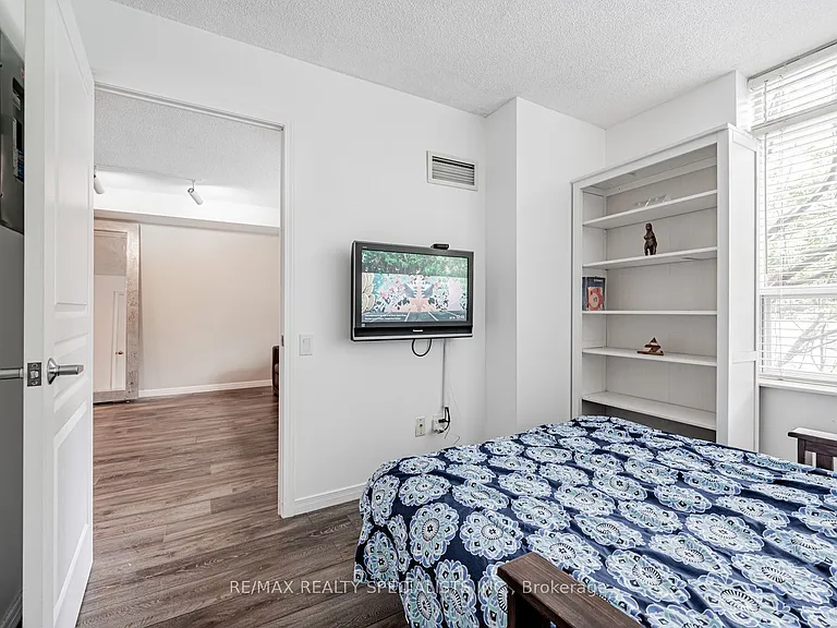140 Bathurst St #208 — Photo 23