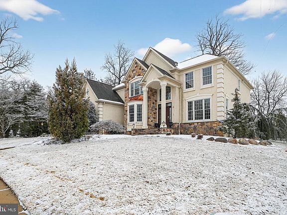 2nd image of 35 Stanwyck Rd