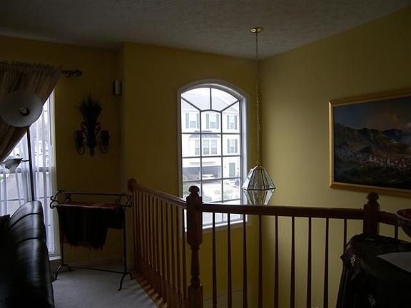 3rd image of 7208 Mariemont Cres