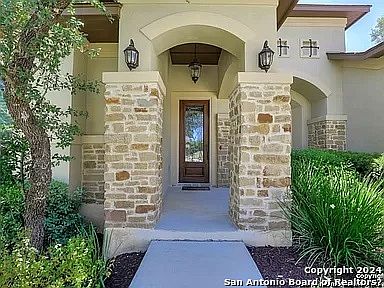 2nd image of 28015 Vine Cliff