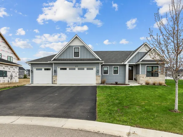 4018 Savanna Ct, Chaska, MN 55318