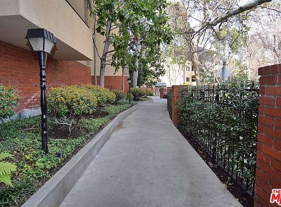5th image of 631 Wilcox Ave APT 3F