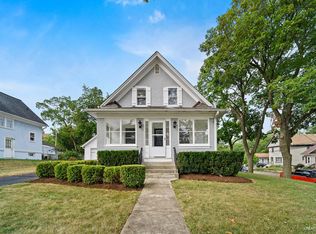 52 Vine St, Elgin, IL 60123