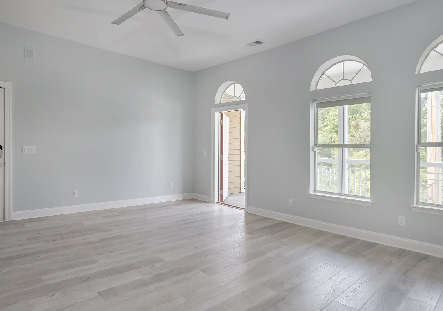 3 bed, 2.5 bath, 2420 sqft, $2,800 — Photo 3