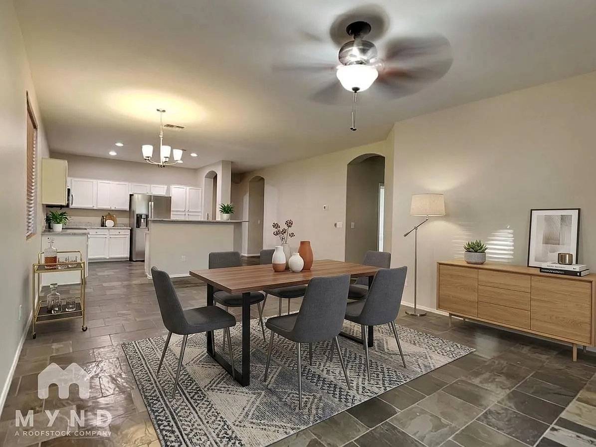 4 bed, 2.0 bath, 2068 sqft, $2,149 — Photo 4