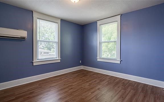 4th image of 210 N 21st St