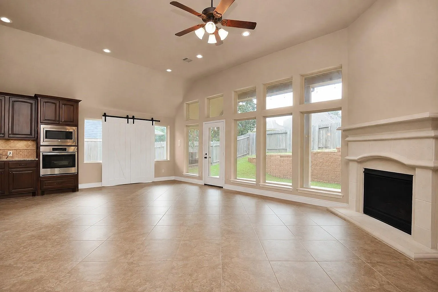 4 bed, 3.0 bath, 2725 sqft, $3,300 — Photo 4
