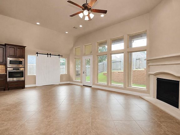4th image of 173 Pinnacle Ridge Dr