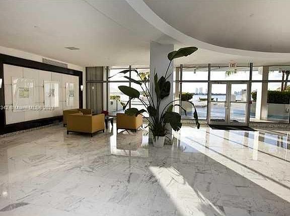 3rd image of 1000 West Ave APT 1005