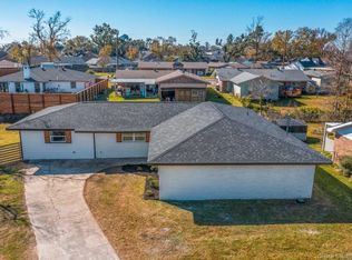 1517 Sarah Dr, Lake Charles, LA 70605