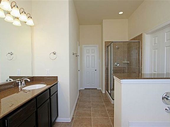 3rd image of 603 Kendal Ln