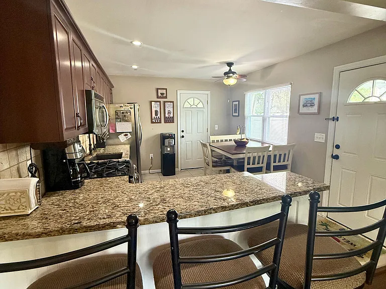878 Salem Dr — Photo 8