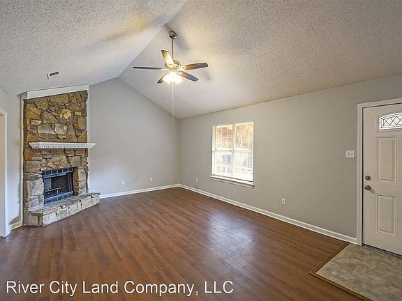 3rd image of 6031 Cottage Hill Dr