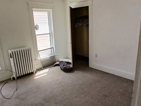 3rd image of 648 Linden Ave