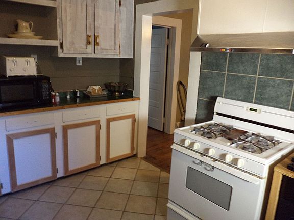 3rd image of 905 Live Oak St
