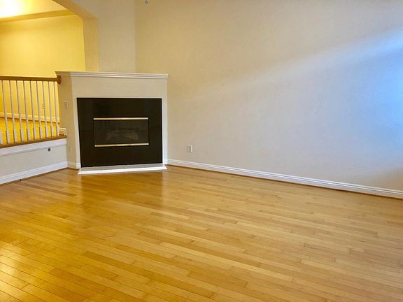 3rd image of 737 E Olive Ave