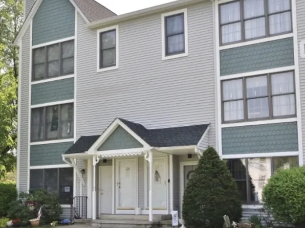 60 Burlington Ct, Hamburg Boro, NJ 07419