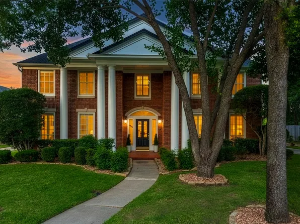 585 Oak Hill Dr, Southlake, TX 76092