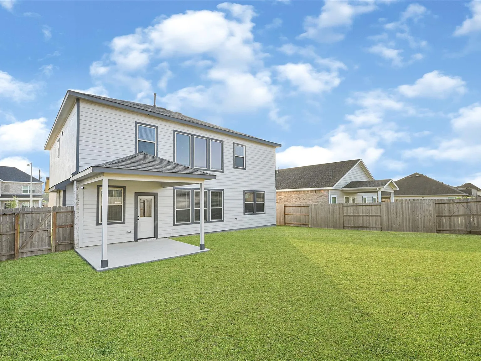 5 bed, 3.5 bath, 2594 sqft, $2,700 — Photo 3