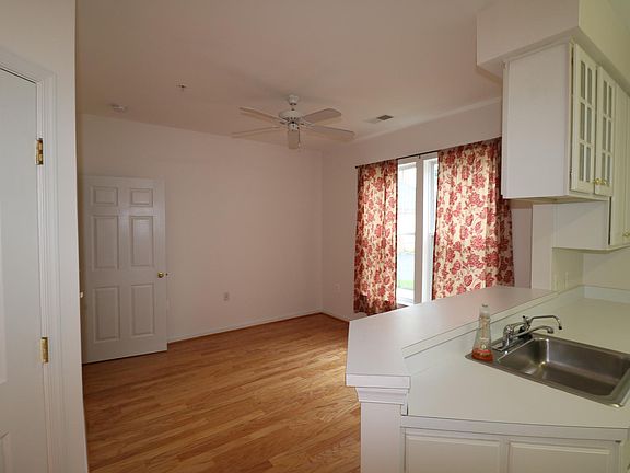 3rd image of 333 Elmcroft Blvd #103
