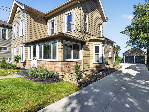 3rd image of 1101 Walnut Blvd