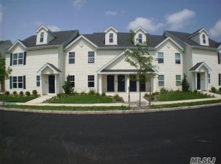 107 Brattle Cir, Melville, NY 11747